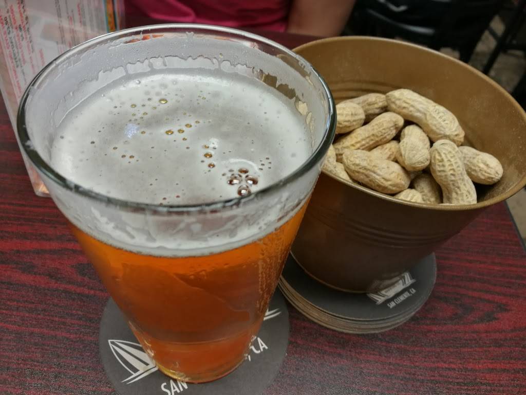 Peanuts Pub & Deli | restaurant | 22722 Centre Dr A, Lake Forest, CA 92630, USA | 9494723922 OR +1 949-472-3922