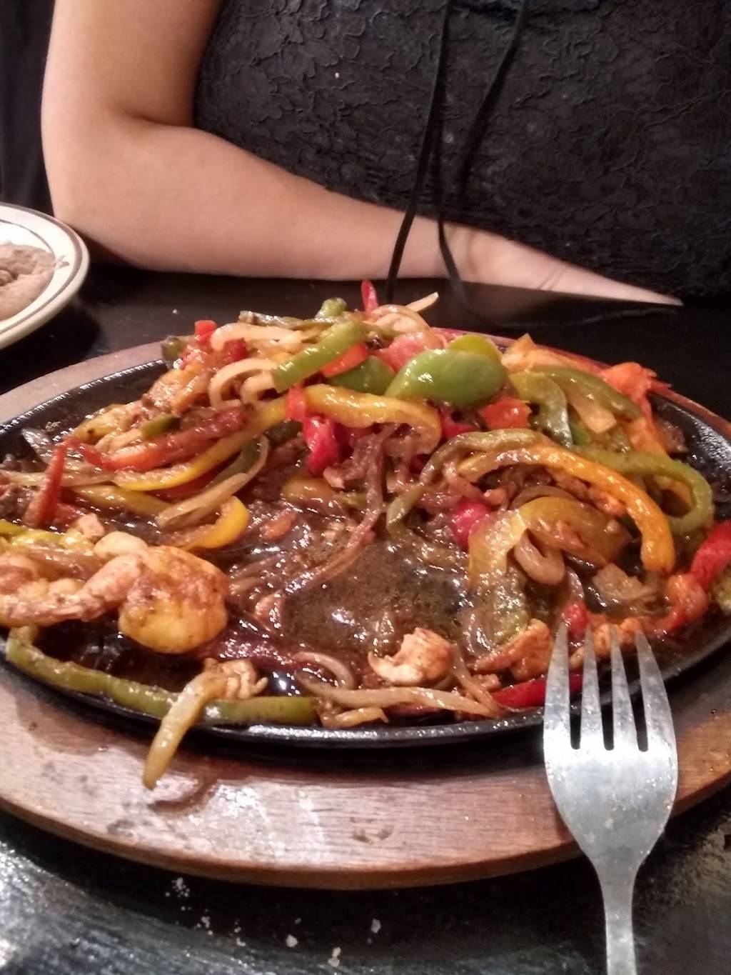 La Casa De Samuel | restaurant | 120 N Genesee St, Waukegan, IL 60085, USA | 8476728730 OR +1 847-672-8730