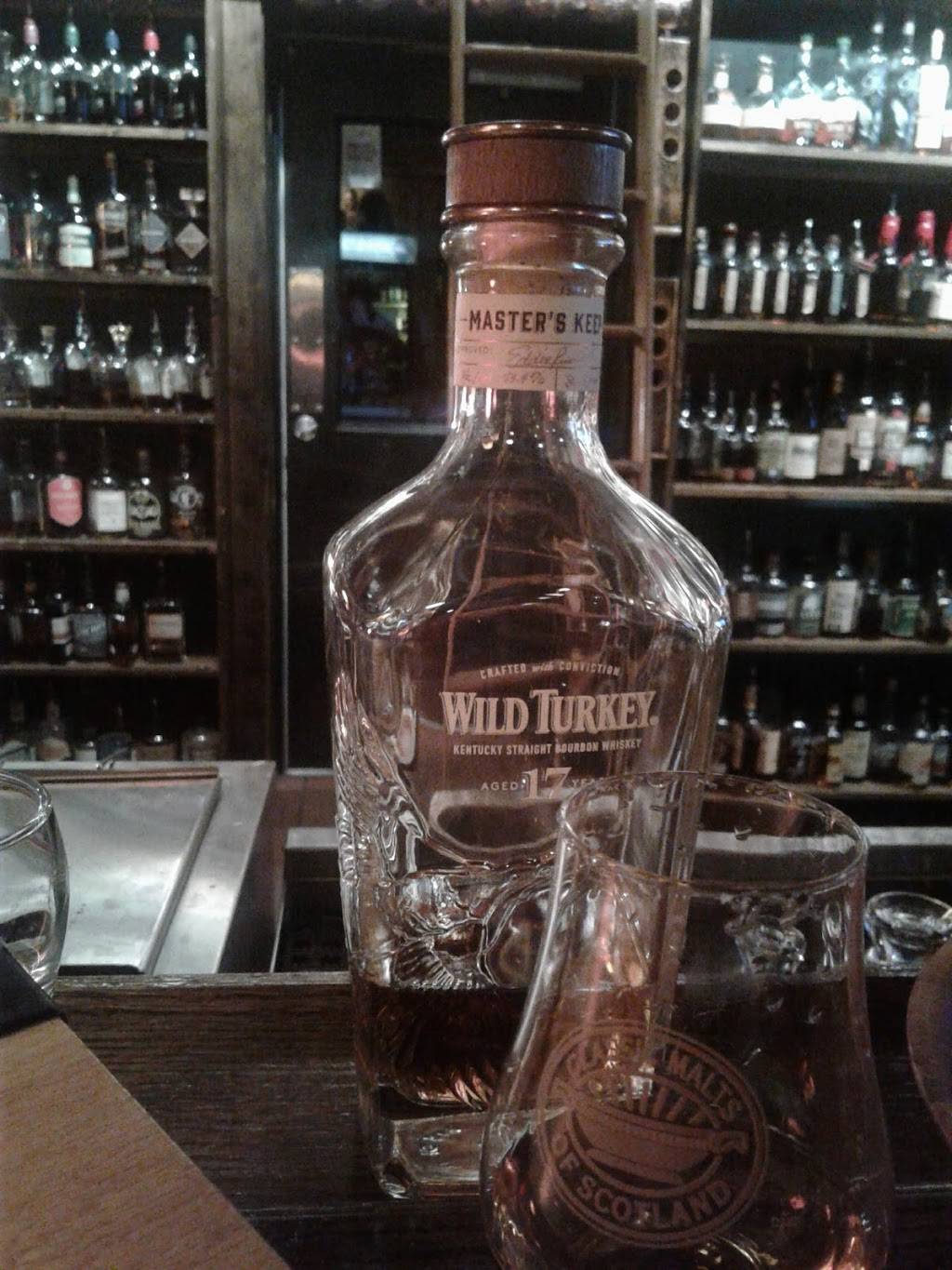 Winking Lizard Tavern | restaurant | 25380 Miles Rd, Bedford, OH 44146, USA | 2168313488 OR +1 216-831-3488