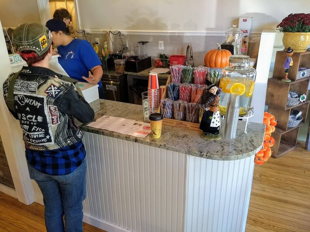 LellyBelle Cafe | restaurant | 104 E German St, Shepherdstown, WV 25443, USA | 3047029322 OR +1 304-702-9322