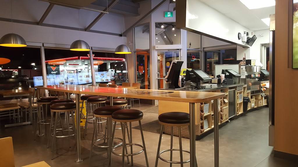 A&W Canada | restaurant | 390 Dundas St E, Oakville, ON L6H 6Z9, Canada | 9052576822 OR +1 905-257-6822