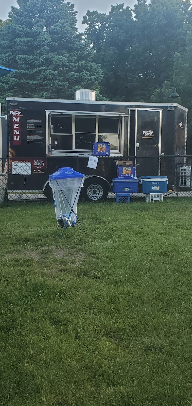 Momma Moodys Grinders | restaurant | 530 NE 46th Ave, Des Moines, IA 50313, USA | 5156501122 OR +1 515-650-1122