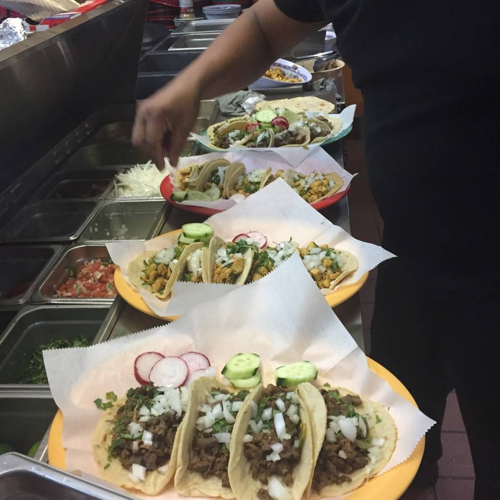 Restaurante y Tienda El Gallo Giro | restaurant | 4700 Rossville Blvd, Chattanooga, TN 37407, USA | 4238054760 OR +1 423-805-4760