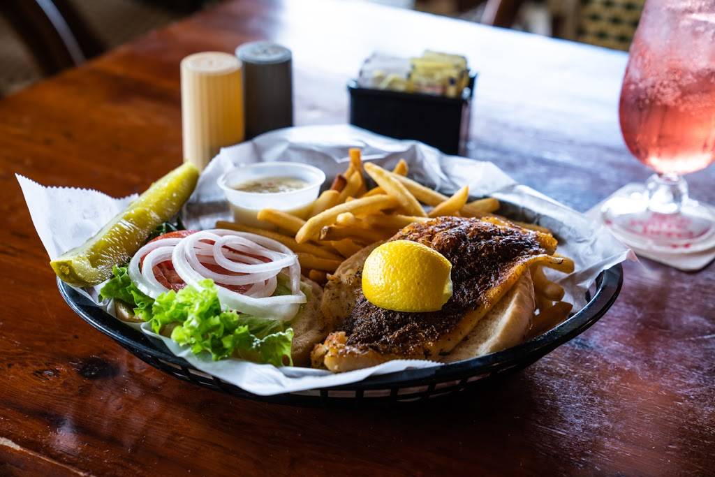 Buzzs Lighthouse Restaurant | restaurant | 9180 Gulf Shore Dr, Naples, FL 34108, USA | 2395972551 OR +1 239-597-2551