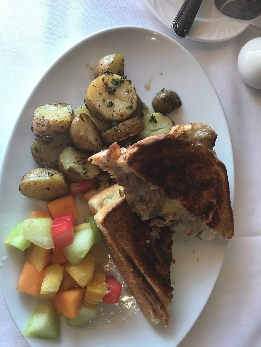 La Fenouillière | restaurant | 3100 Chemin Saint-Louis, Québec, QC G1W 1R8, Canada | 4186533886 OR +1 418-653-3886