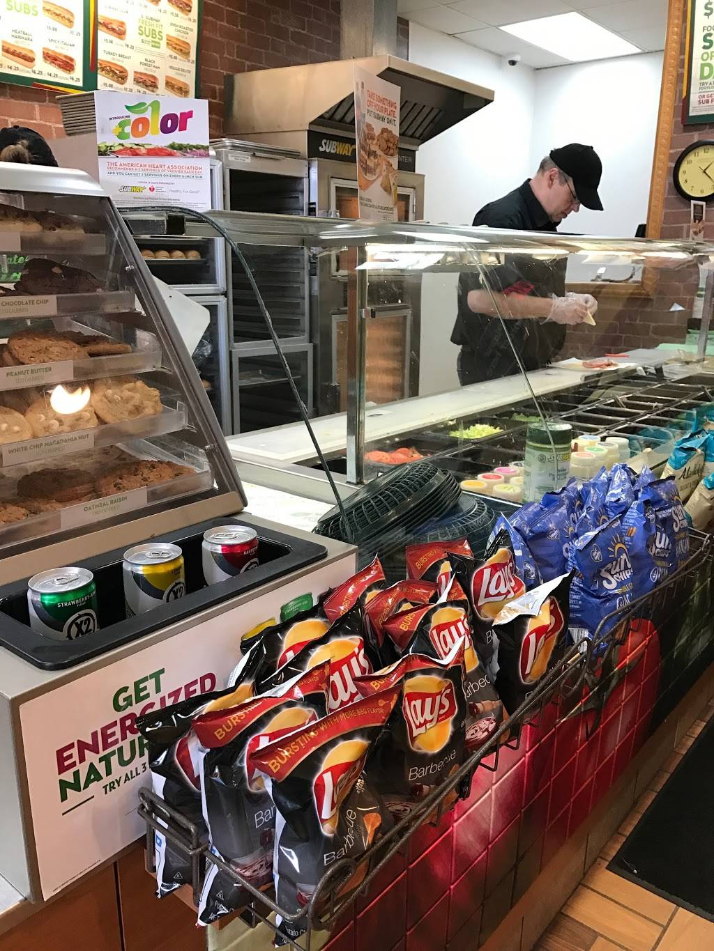 Subway Restaurants | restaurant | 22341 Pontiac Trail, South Lyon, MI 48178, USA | 2484379393 OR +1 248-437-9393