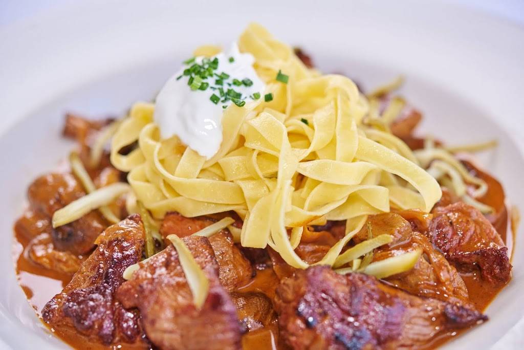 Luckys | restaurant | 1279 Coast Village Rd, Montecito, CA 93108, USA | 8055657540 OR +1 805-565-7540