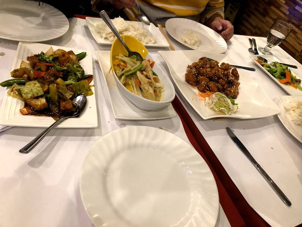 Restaurant Emeraude Bangkok | restaurant | 413 Avenue Bourke, Dorval, QC H9S 3W8, Canada | 5145386628 OR +1 514-538-6628