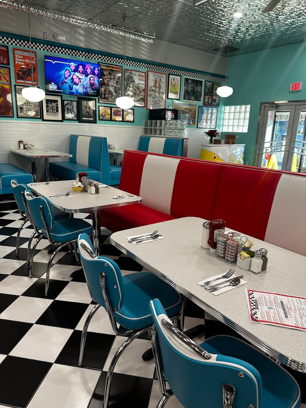 The Sixties Diner | restaurant | 1210B Providence Hwy, Norwood, MA 02062, USA | 7813131006 OR +1 781-313-1006