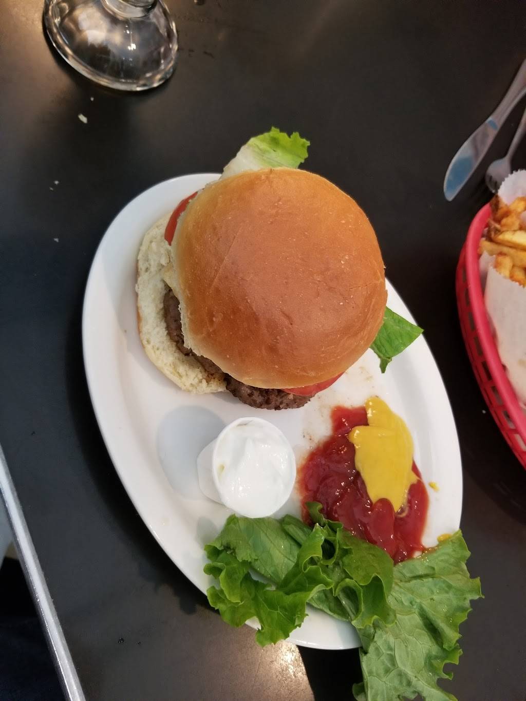 Convention Grill | restaurant | 3912 Sunnyside Rd, Edina, MN 55424, USA | 9529206881 OR +1 952-920-6881