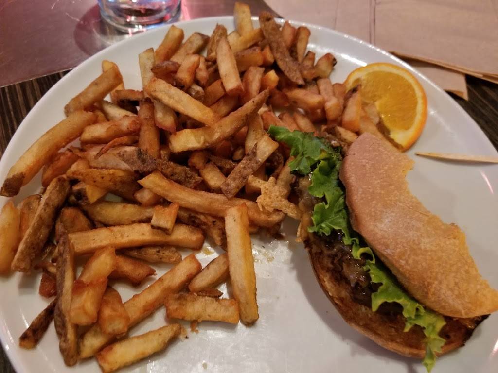 Chez Victor | restaurant | 2360 Ch Ste-Foy, Québec, QC G1V 4H2, Canada | 4183530905 OR +1 418-353-0905