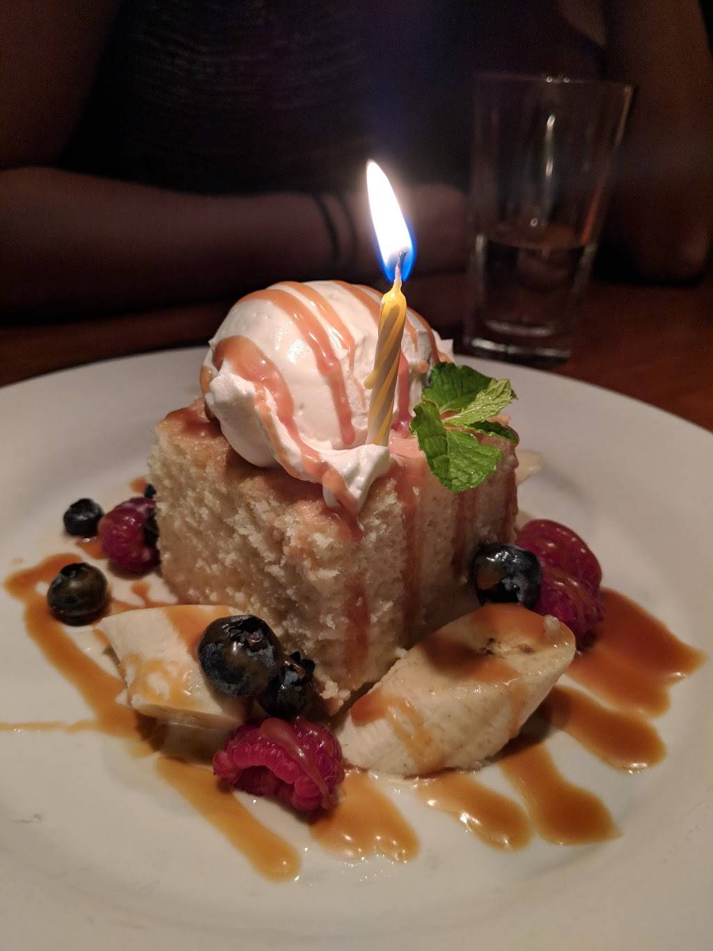 The Honor Bar | restaurant | 26 Highland Park Village, Dallas, TX 75205, USA | 2147800956 OR +1 214-780-0956