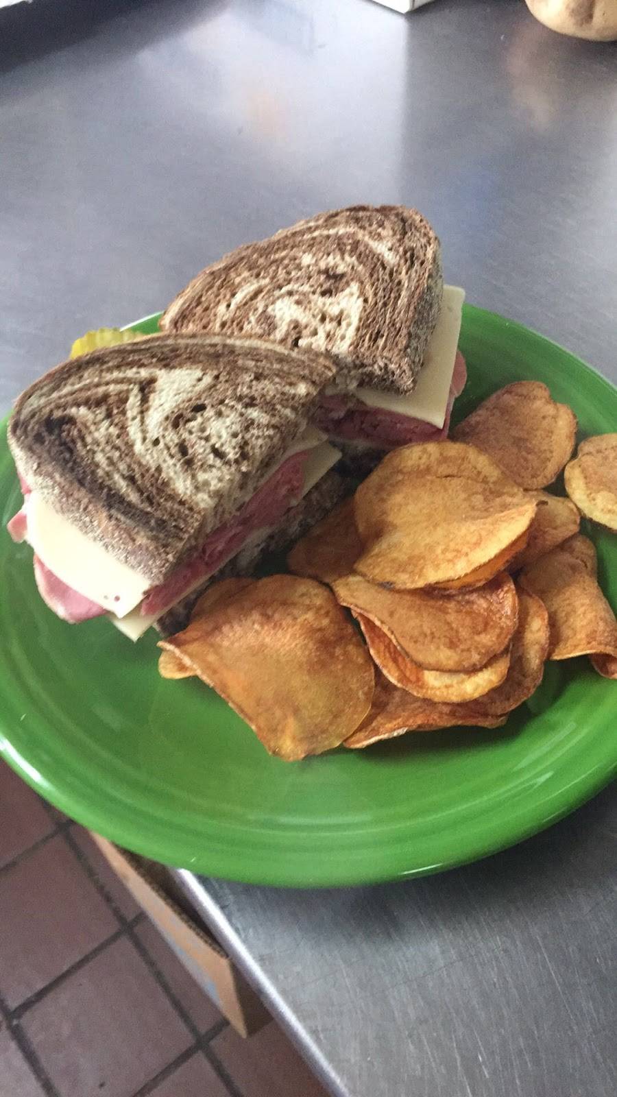 Jakes Eats | restaurant | 4680 Prospect St, Mantua, OH 44255, USA | 3302740700 OR +1 330-274-0700