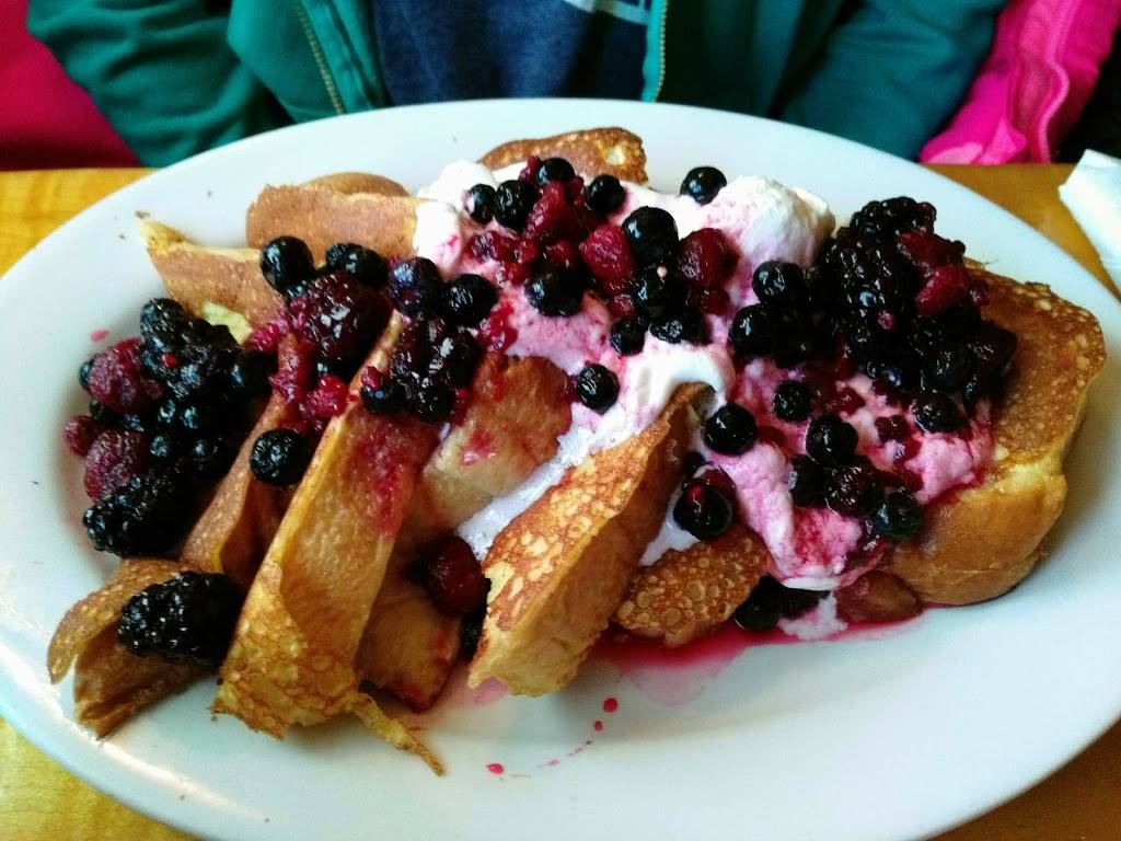 Crosstone Restaurant | restaurant | 1132 S Main St, Bryant Pond, ME 04219, USA | 2076742392 OR +1 207-674-2392