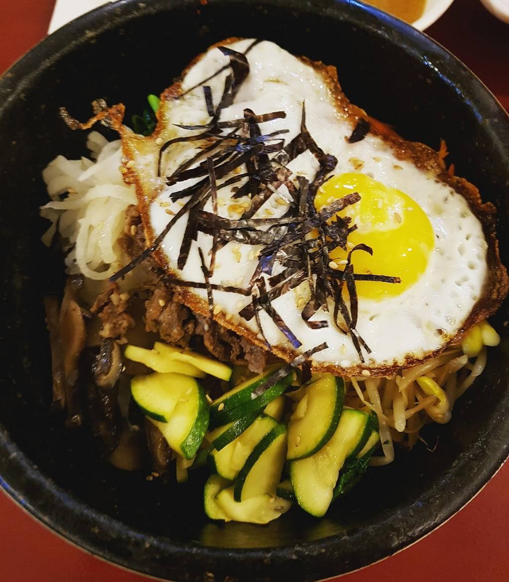 Nuri Village | restaurant | 160 University Ave W, Waterloo, ON N2L 3E9, Canada | 5198853022 OR +1 519-885-3022