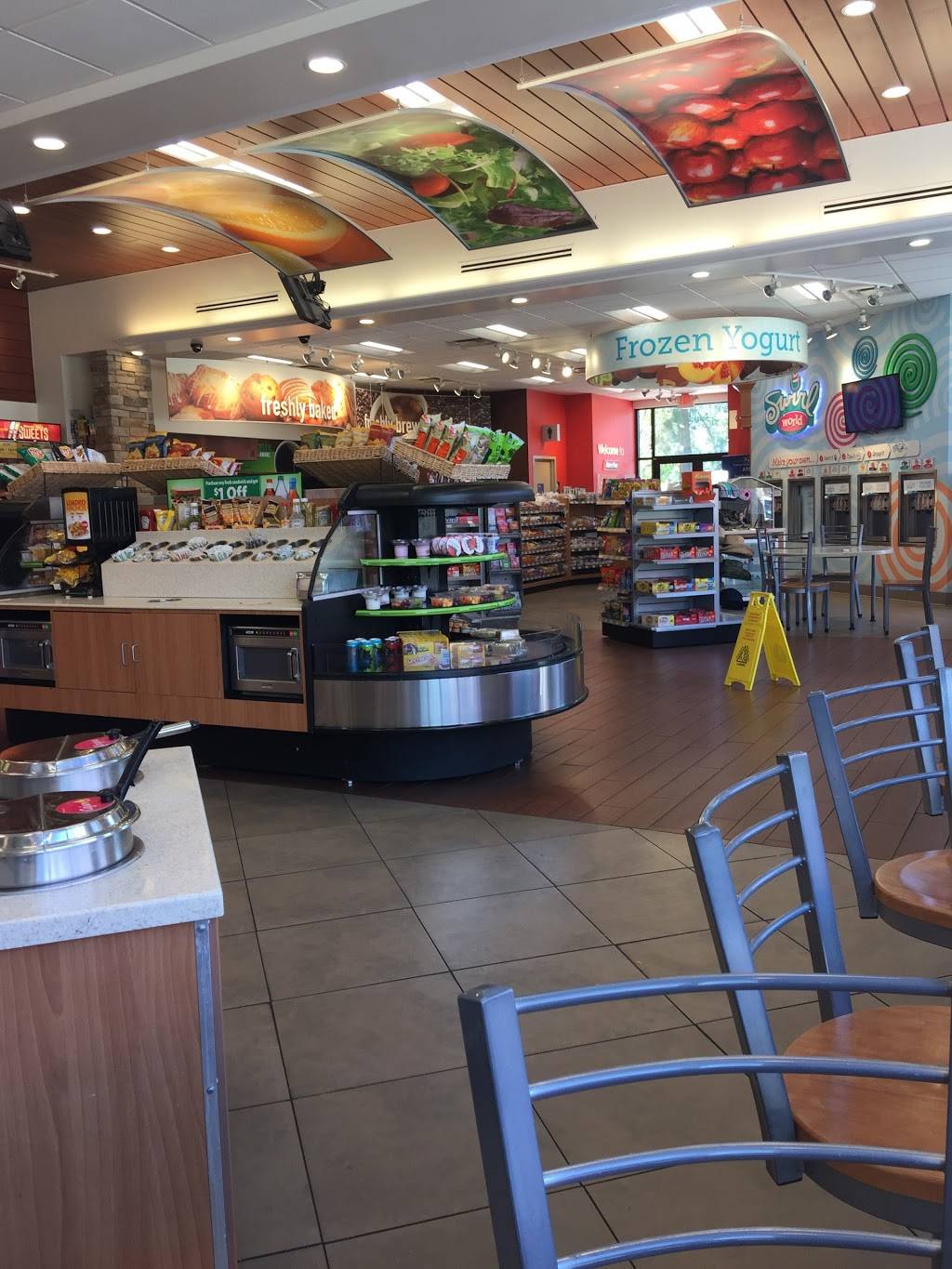 RaceTrac | bakery | 700 S Orange Blossom Trail, Apopka, FL 32703, USA | 4074641703 OR +1 407-464-1703