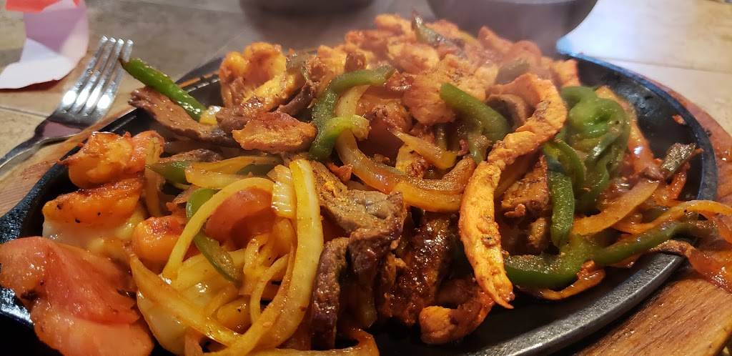 Habaneros Mexican Grill | restaurant | 100 Lincoln St, Carthage, MO 64836, USA | 4172379335 OR +1 417-237-9335