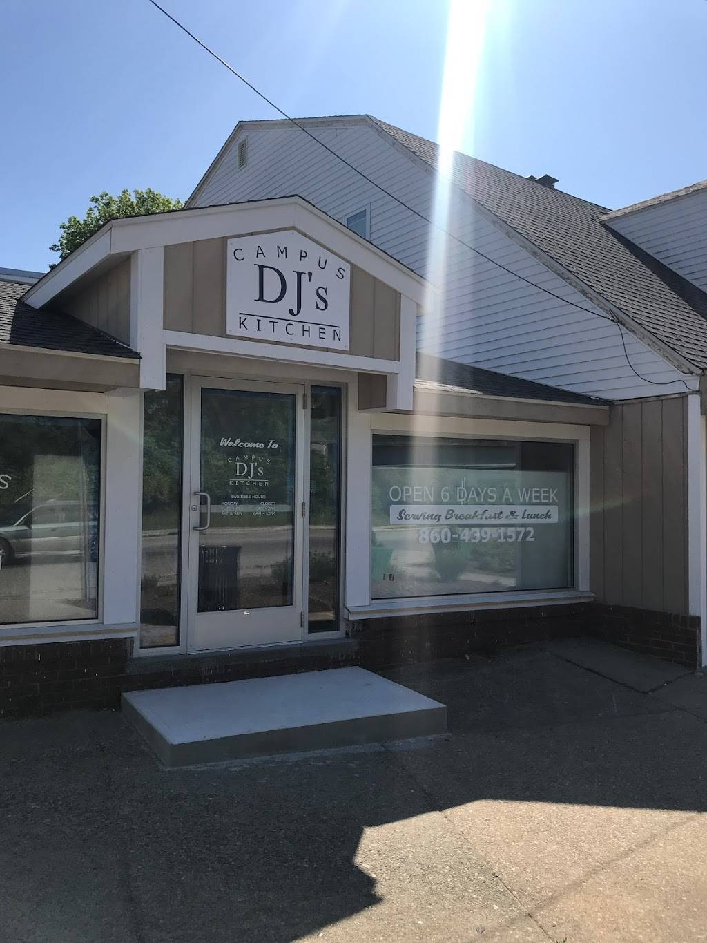 D Js Campus Kitchen LLC | restaurant | 405 Williams St, New London, CT 06320, USA | 8604391572 OR +1 860-439-1572