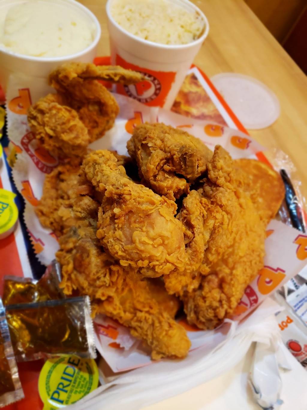 Popeyes Louisiana Kitchen | restaurant | 3004 N Blackstone Ave, Fresno, CA 93703, USA | 5593532890 OR +1 559-353-2890