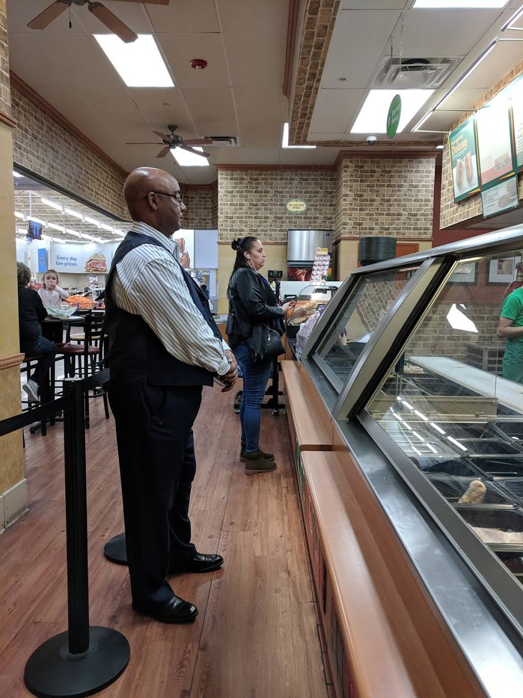 Subway | restaurant | 2021 Lynnhaven Pkwy, Virginia Beach, VA 23456, USA | 7574711100 OR +1 757-471-1100