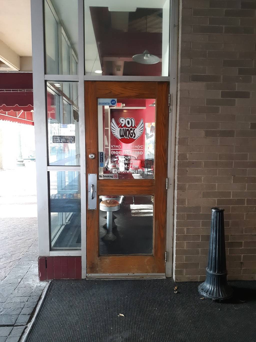 901 Wings | restaurant | 97 N Main St, Memphis, TN 38103, USA | 9014255980 OR +1 901-425-5980