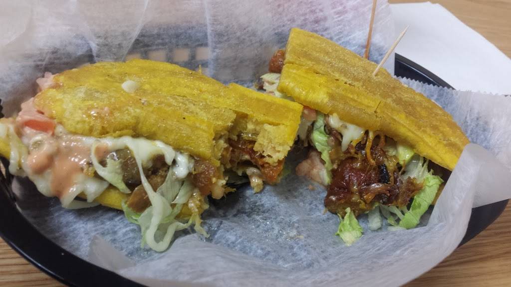 De Todo Un Poco Spanish Restaurant | restaurant | 152 Rifle St, Springfield, MA 01105, USA | 4133177105 OR +1 413-317-7105