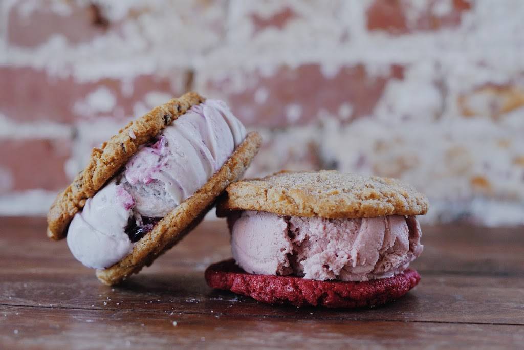 Chunk-N-Chip Ice Cream | bakery | 116 E Maple Ave, Orange, CA 92866, USA | 7144506800 OR +1 714-450-6800