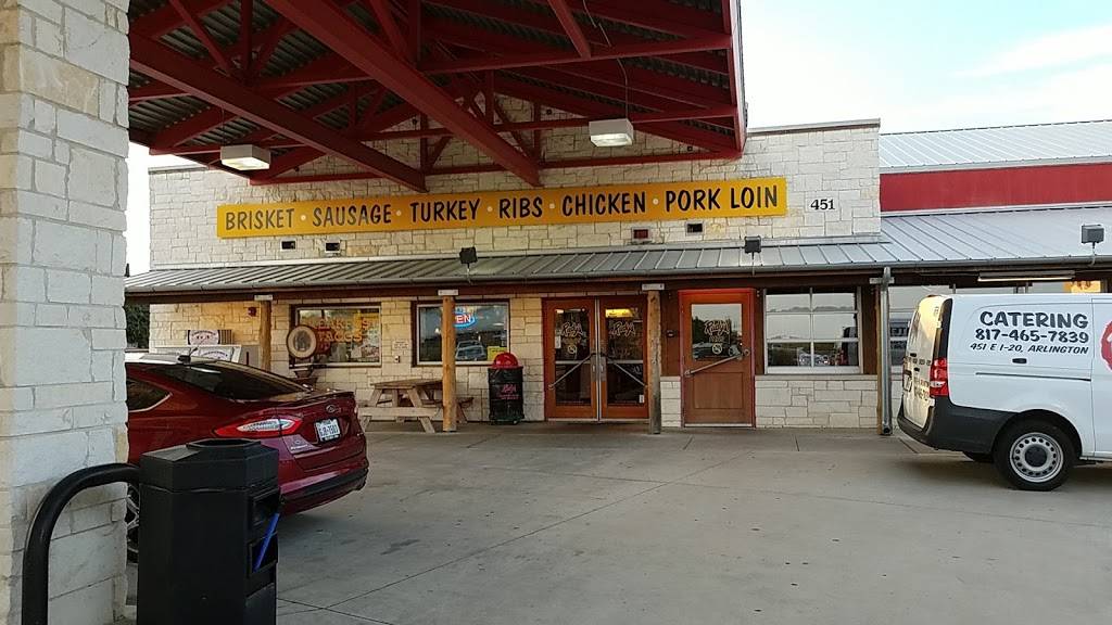 Rudys "Country Store" and Bar-B-Q | restaurant | 451 E, I-20, Arlington, TX 76018, USA | 8174657839 OR +1 817-465-7839