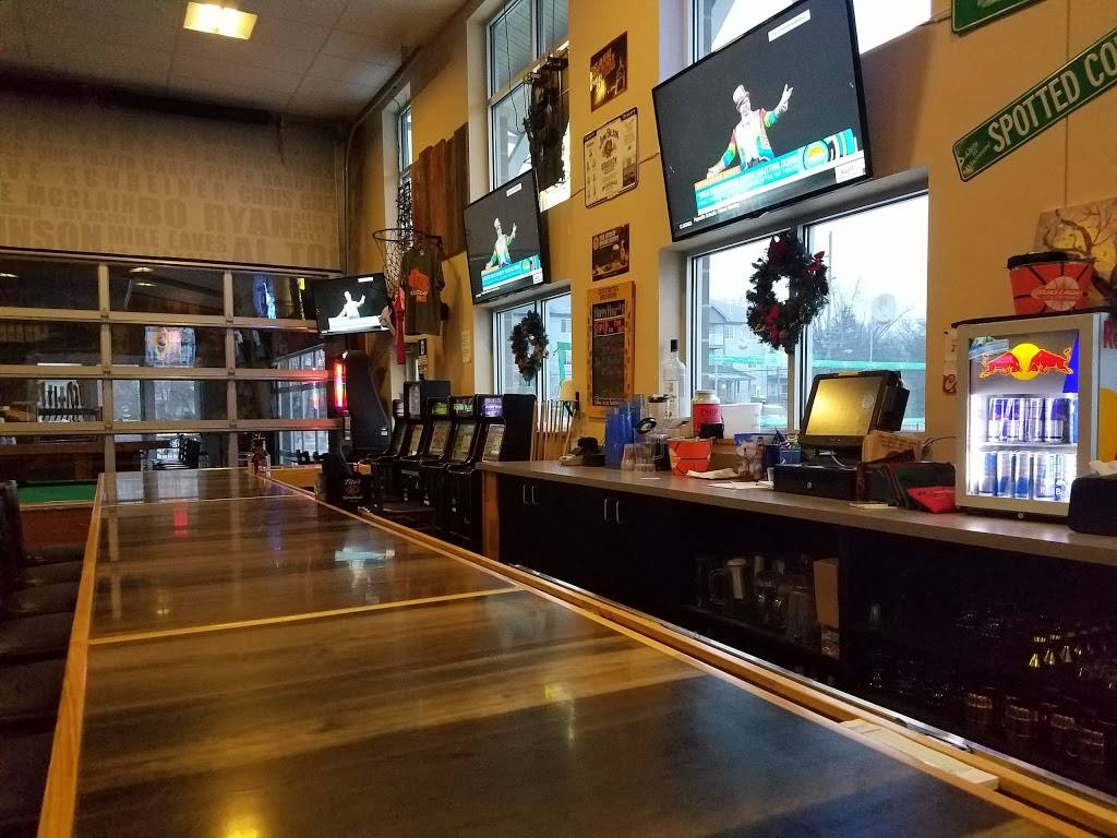 Headquarters Bar & Grill | restaurant | 101 Concord Dr, Oregon, WI 53575, USA | 6082910750 OR +1 608-291-0750