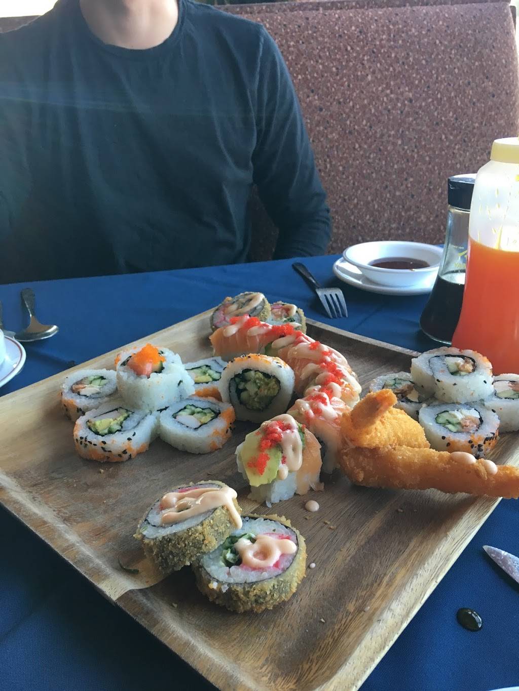 Village De Chine | restaurant | 1748 Rue King Ouest, Sherbrooke, QC J1J 2C9, Canada | 8195658808 OR +1 819-565-8808