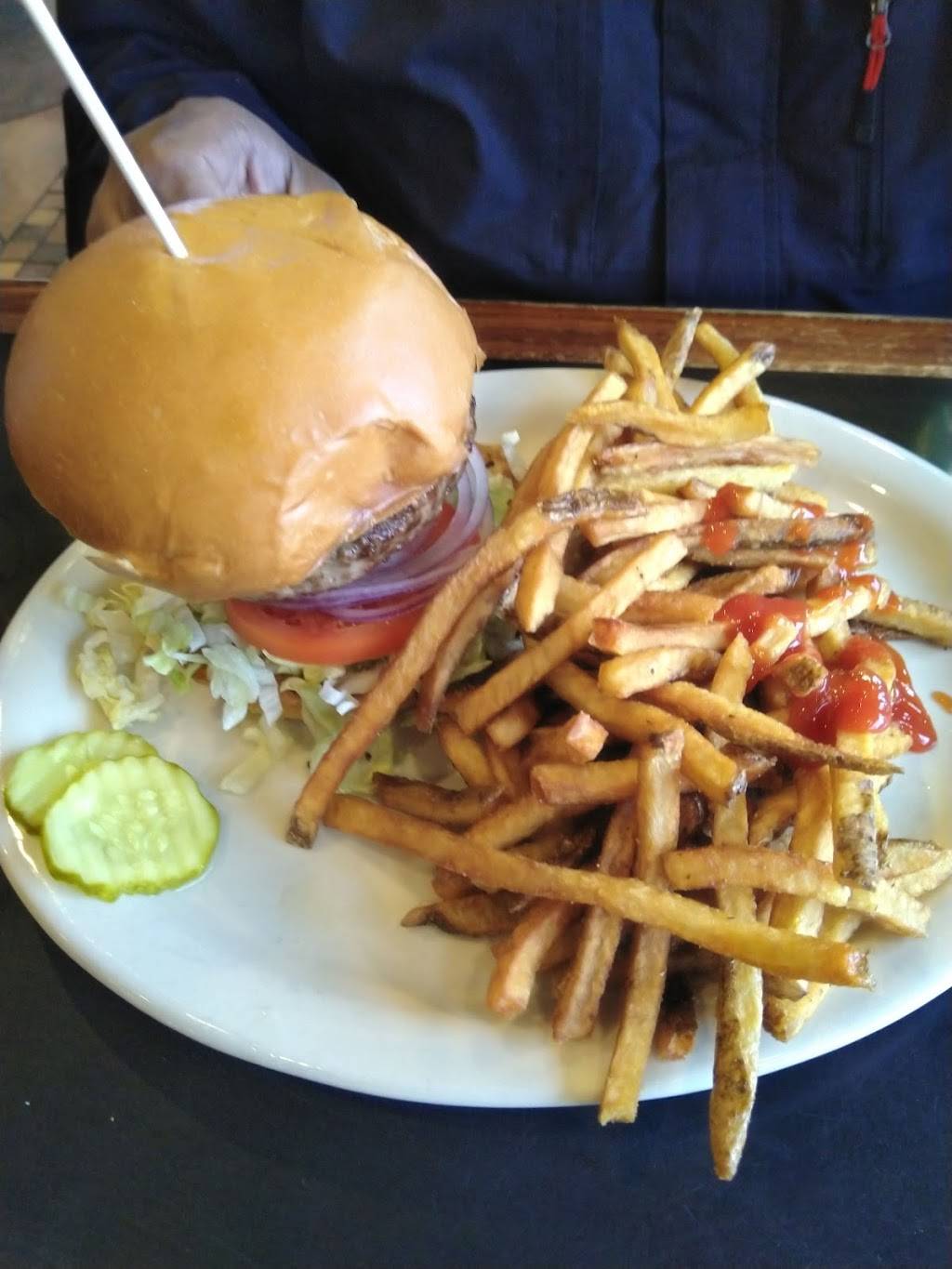 Carbones Pizza and Sports Bar | restaurant | 825 1st St SE, New Prague, MN 56071, USA | 9527585522 OR +1 952-758-5522