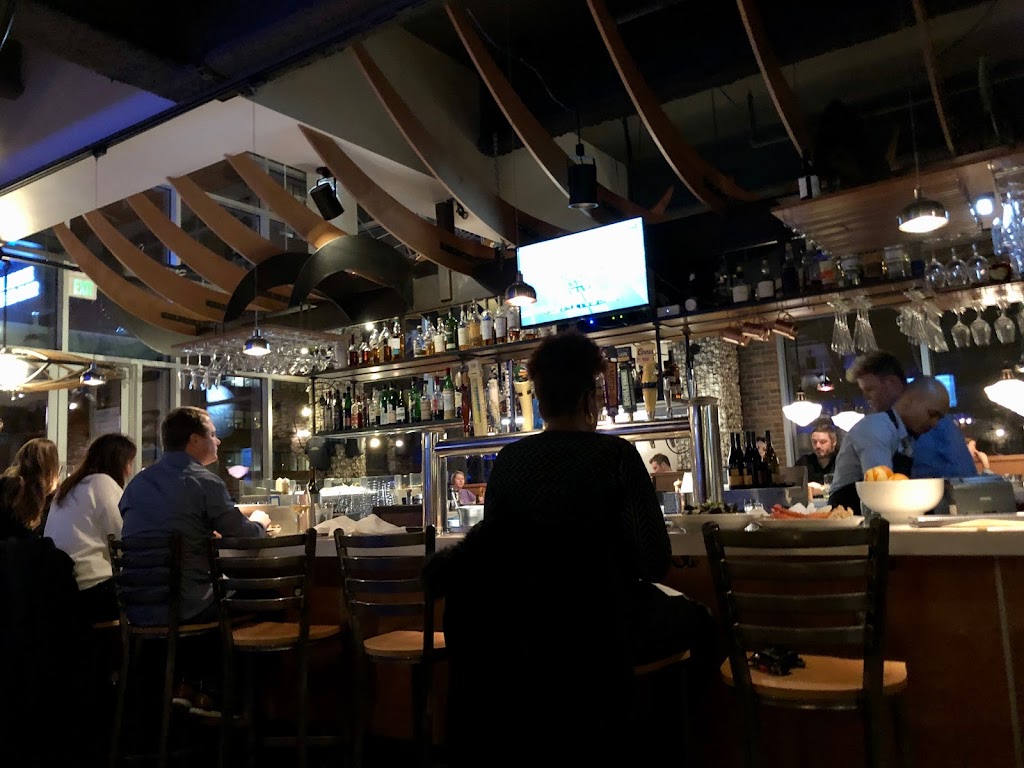 Jax Fish House & Oyster Bar | restaurant | 4814 Roanoke Pkwy, Kansas City, MO 64112, USA | 8164377940 OR +1 816-437-7940