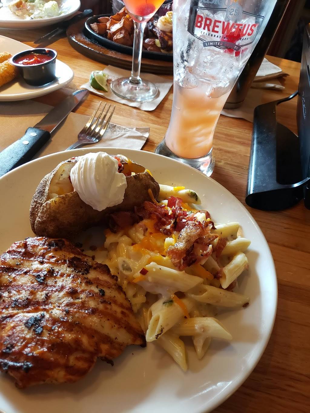 Applebees Grill + Bar | restaurant | 2045 Lebanon Church Rd, Pittsburgh, PA 15122, USA | 4126539437 OR +1 412-653-9437