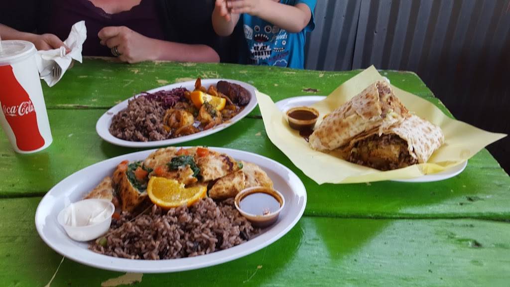 Cha Cha Chicken | restaurant | 1906 Ocean Ave, Santa Monica, CA 90405, USA | 3105811684 OR +1 310-581-1684