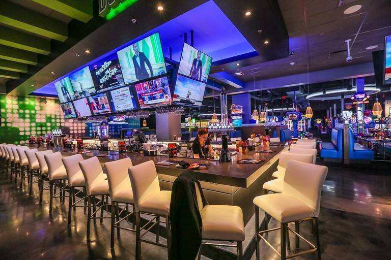 Dave & Busters | restaurant | 500 Southdale Ctr, Edina, MN 55435, USA | 6129135900 OR +1 612-913-5900