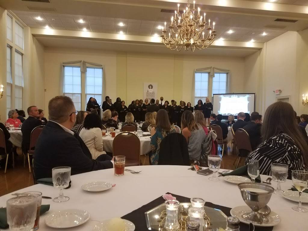 Decatur Club | restaurant | 158 W Prairie Ave, Decatur, IL 62523, USA | 2174294200 OR +1 217-429-4200