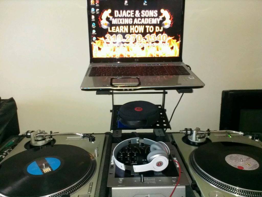 Heavenly Wings | restaurant | 906 S Willowbrook Ave # A, Compton, CA 90220, USA | 3105370777 OR +1 310-537-0777