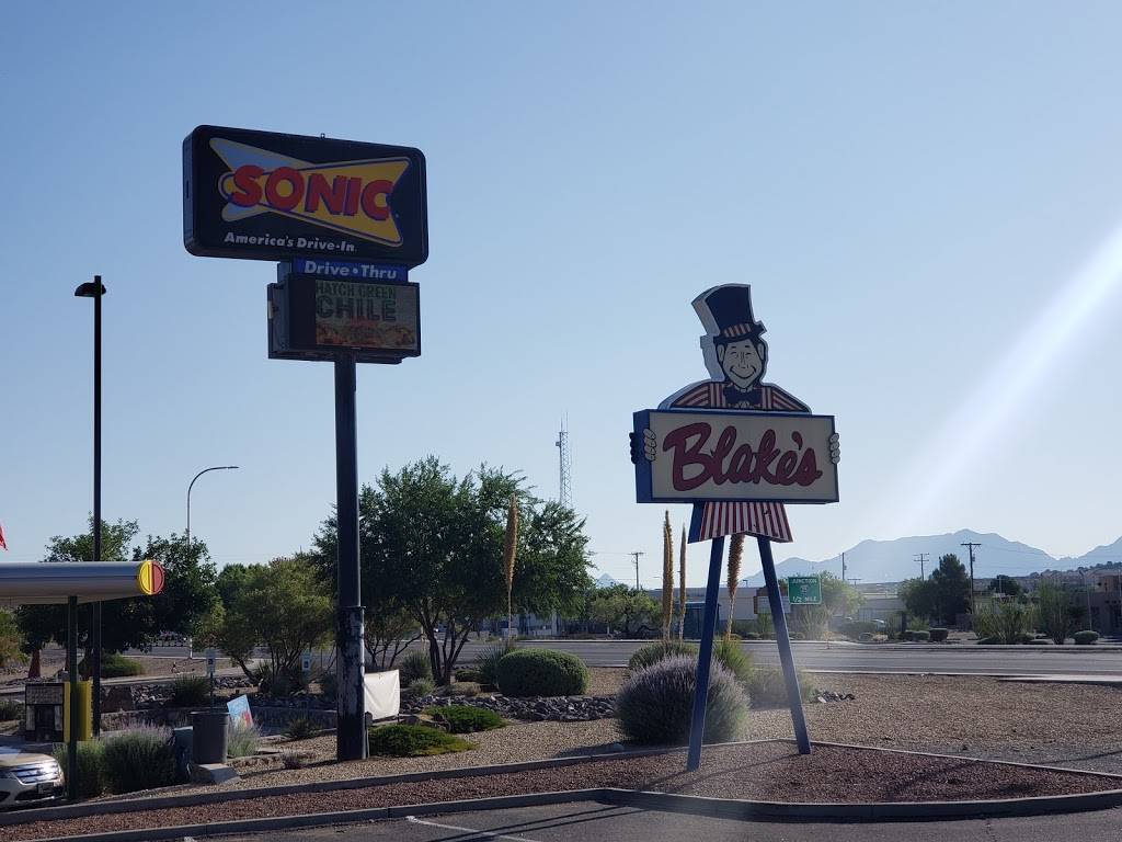 Blakes Lotaburger | restaurant | 2915 N Main St, Las Cruces, NM 88005, USA | 5755241743 OR +1 575-524-1743