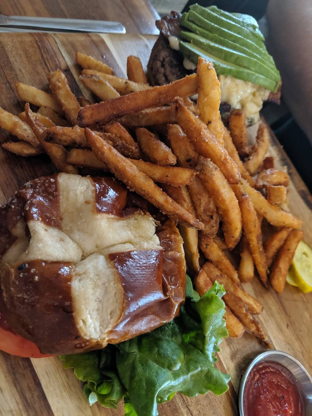 Austin Brothers Beer Company | restaurant | 821 W Miller St, Alpena, MI 49707, USA | 9893402300 OR +1 989-340-2300