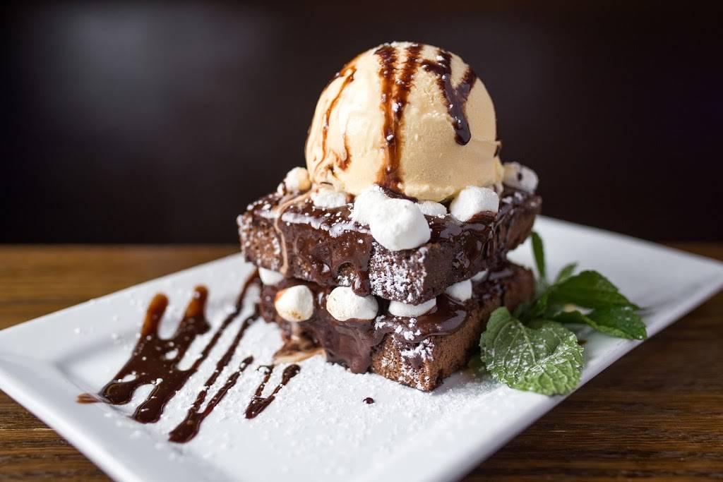 Flagship Tavern & Grill | restaurant | 1622 W Belmont Ave, Chicago, IL 60657, USA | 7732813805 OR +1 773-281-3805