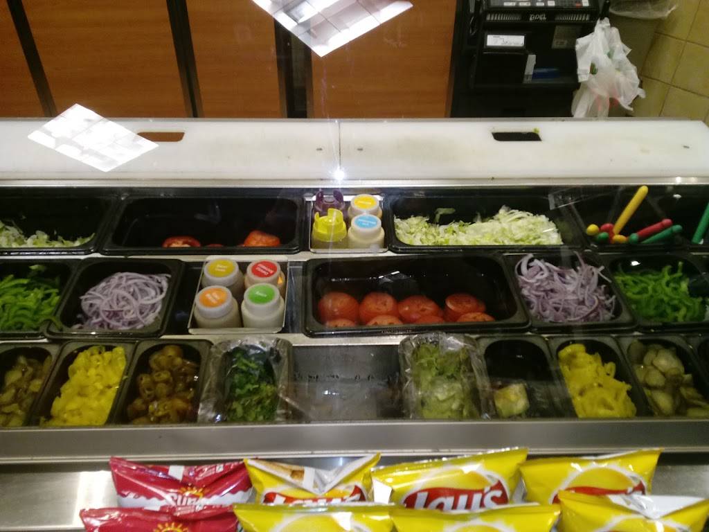 Subway Restaurants | restaurant | 1306 S Gaffey St #101, San Pedro, CA 90731, USA | 3108331222 OR +1 310-833-1222