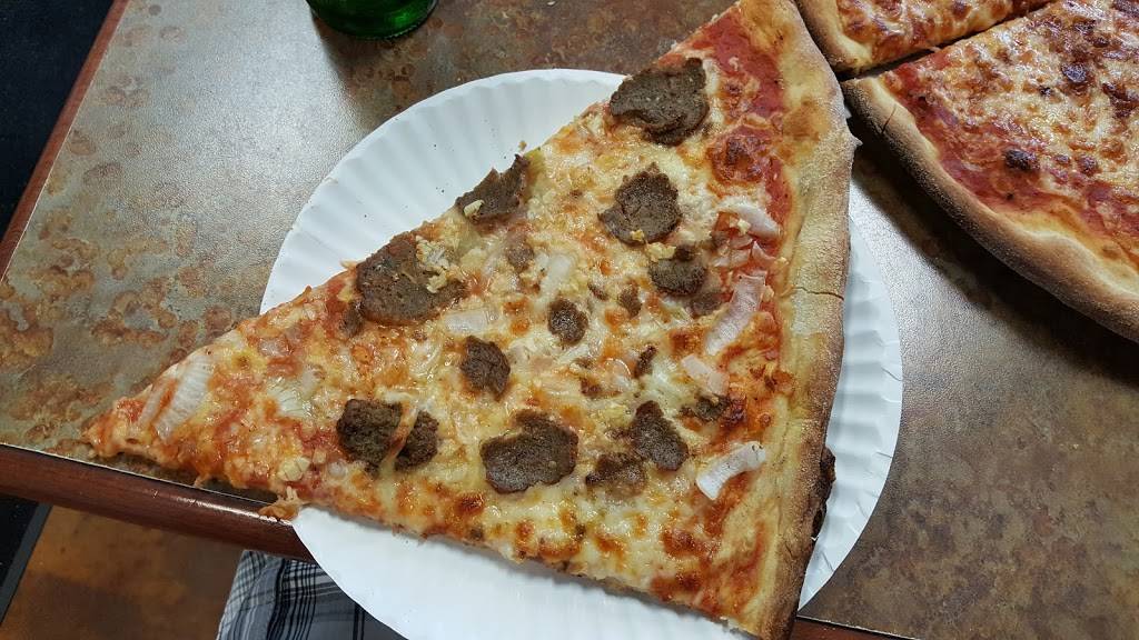 Luigis Pizza | restaurant | 13551 Steelecroft Pkwy, Charlotte, NC 28278, USA | 7045876010 OR +1 704-587-6010