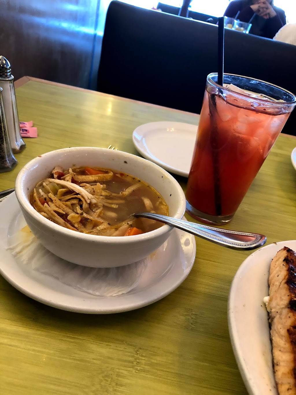 Geogeske G2 | restaurant | 2701 N Stanton St, El Paso, TX 79902, USA | 9155444242 OR +1 915-544-4242