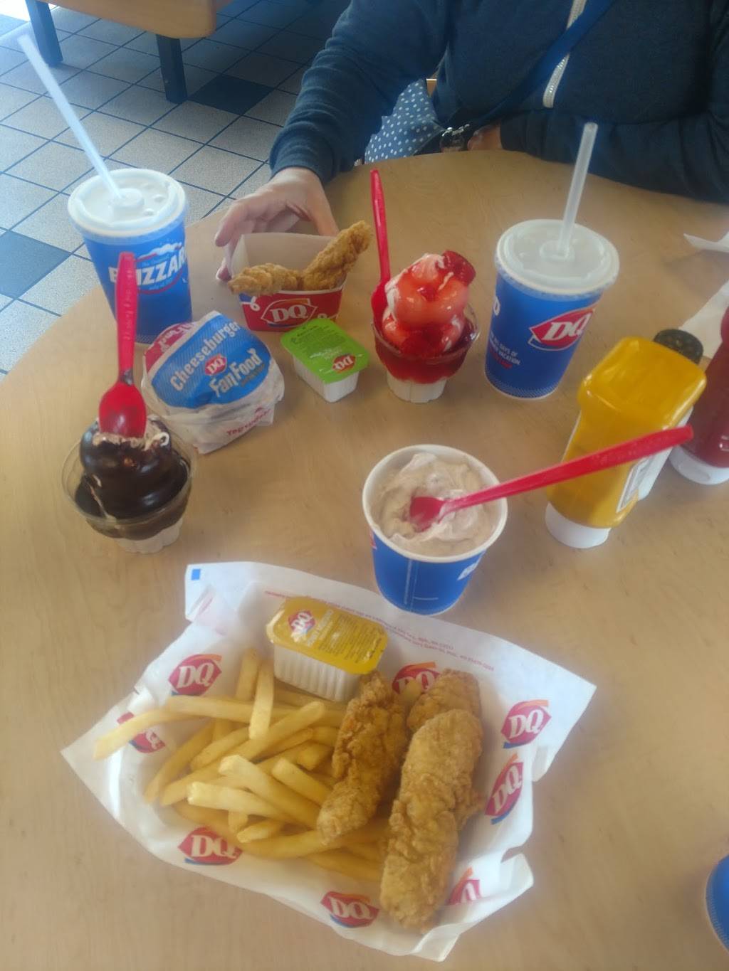 Dairy Queen Grill & Chill | restaurant | 2208 N Kansas Ave, Hastings, NE 68901, USA | 4024630132 OR +1 402-463-0132