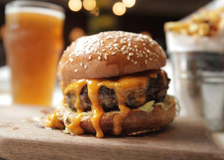 Brews Brothers Grille | restaurant | 183 Franklin Ave, Franklin Square, NY 11010, USA | 5162165008 OR +1 516-216-5008