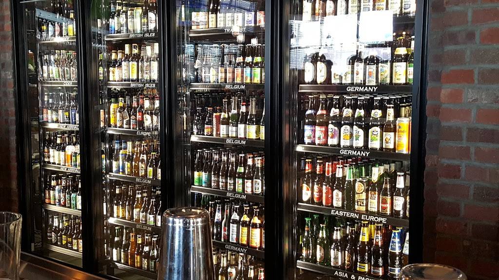 Mavericks | restaurant | 42820 Ford Rd, Canton, MI 48187, USA | 7348440616 OR +1 734-844-0616