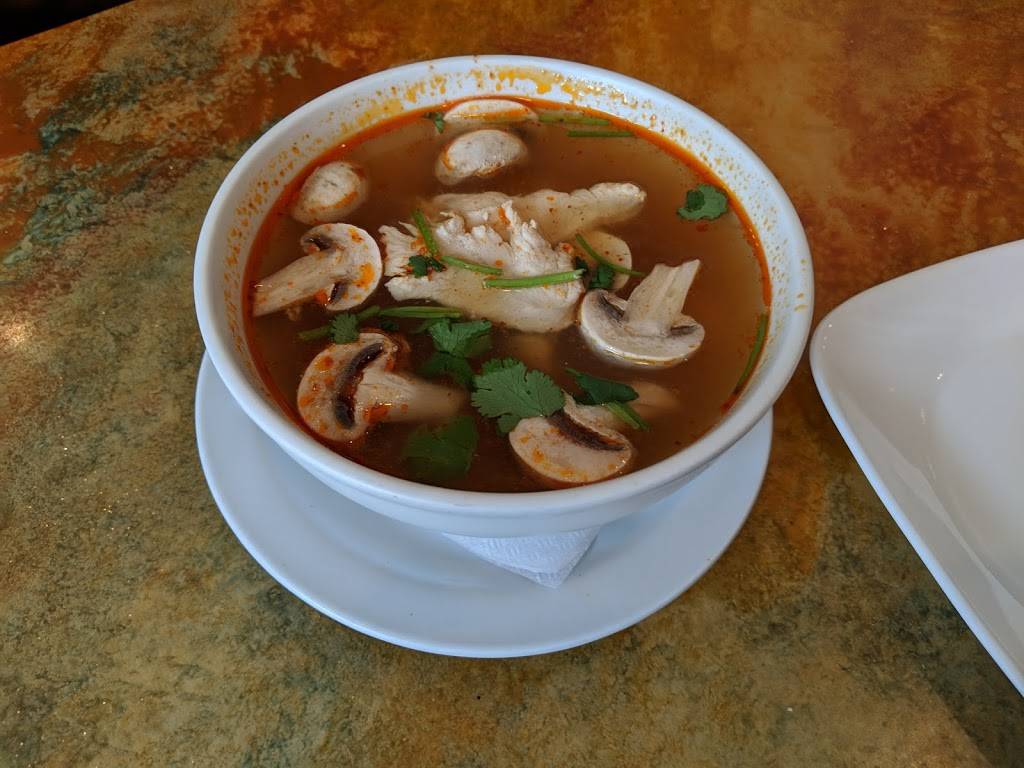 Sam Phao Thai Cuisine | restaurant | 1019 King St, Alexandria, VA 22314, USA | 7035483736 OR +1 703-548-3736