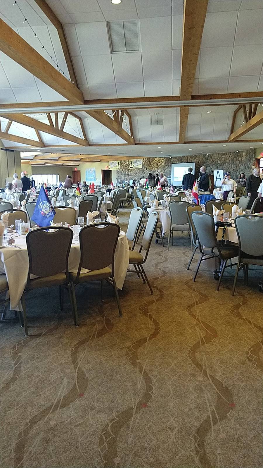 Silver Spring Golf & Banquet Center | restaurant | N56W21318 Silver Spring Dr, Menomonee Falls, WI 53051, USA | 2622524666 OR +1 262-252-4666