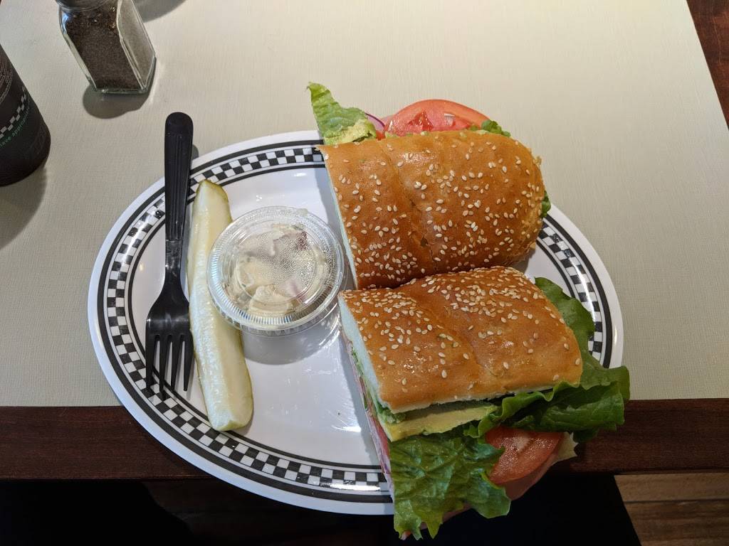 Heidis Brooklyn Deli | restaurant | 415 Philbrook Ave, South Portland, ME 04106, USA | 2077734800 OR +1 207-773-4800