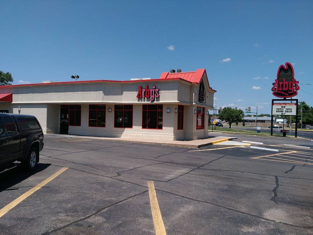 Arbys | meal takeaway | 1321 N Summit St, Arkansas City, KS 67005, USA | 6204426947 OR +1 620-442-6947